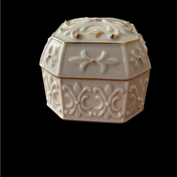 Lenox Cream and Gold Musical Jewelry Organizer - Picture 2 of 5